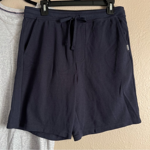 Men's Medium Eddie Bauer 2-Piece Lounge Set Tee Shirt & Shorts Gray & Navy - Picture 4 of 12